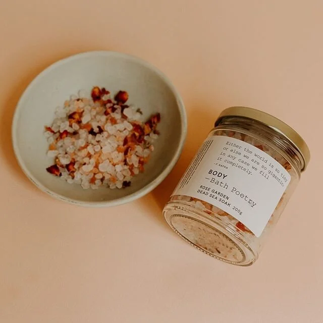Loveballs! Here&rsquo;s some Rose Garden Sea Soak for your weekend....a blend of lavender, bergamot, patchouli, peppermint and rose petals. Inspired by the Mus&eacute;e Rodin in Paris... the most amazing rose garden. Available at bathpoetry.com. 
Rem