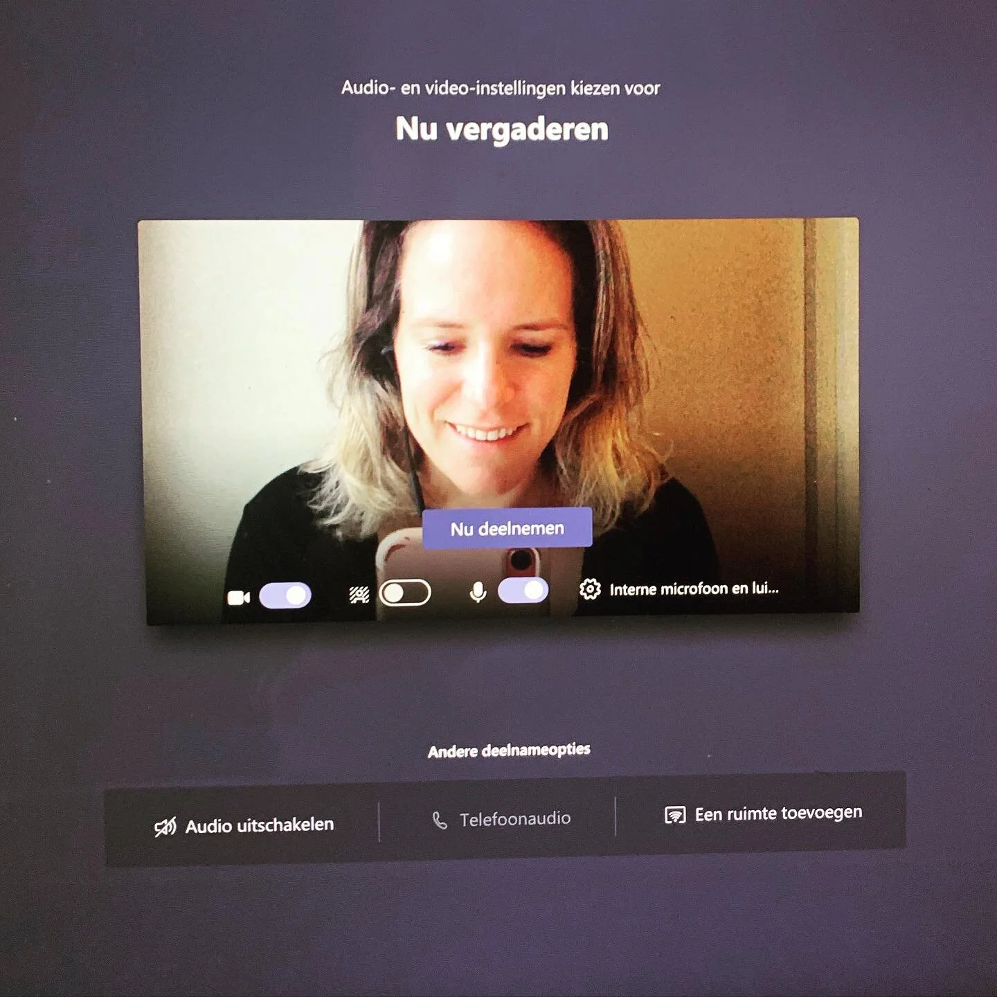 Dit beeld elke dag.  Vandaag mocht ik met een team stilstaan bij wat er op de onderstroom gebeurt bij veranderingen.  Ik herken alle fases bij mezelf als het om de verandering naar online coachen gaat. Eerst niks doen en denken dat het snel voorbij g