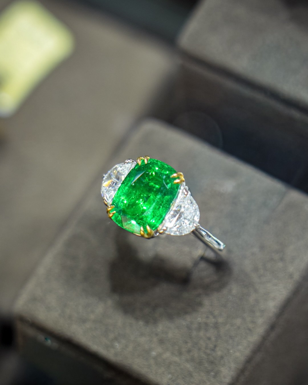 A closer look at the International Gem and jewelry show . 
Discover fine jewelry, unique gemstones, and handcrafted pieces from talented exhibitors. 
Explore one-of-a-kind rings, statement pieces, and timeless designs all in one place.&nbsp;&nbsp;

F
