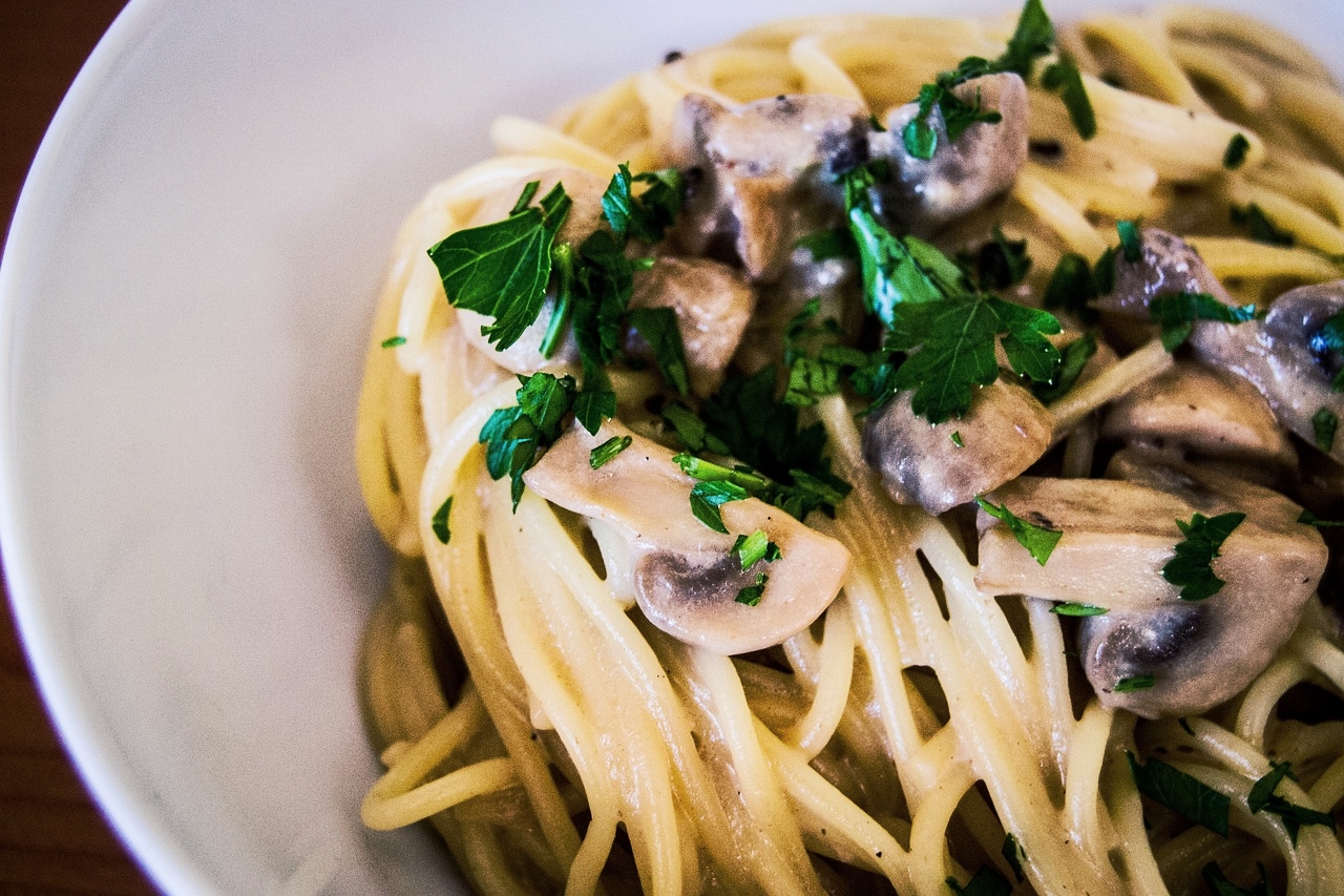In need of something heartwarming? We've got you covered. This comfortingly creamy dish is quick and easy to pull together - that's the beauty of pasta. It can easily be doubled or tripled in size for large dinner parties. The light cashew cream, garlic and herbs all pair deliciously with the mushrooms. If you've run out of tarragon and chives, don't worry, rosemary and sage will also do the trick.