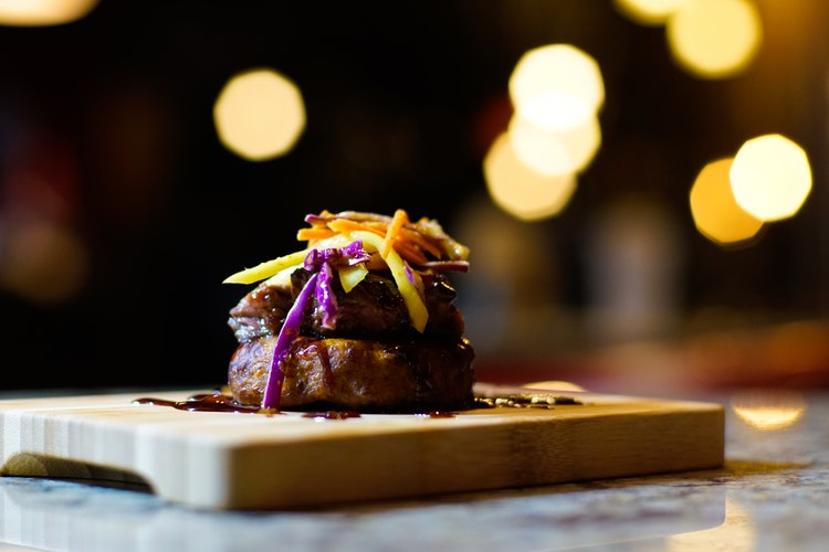 Experts predict that clean meat will make its market debut this year, likely in small quantities as a special event. Photo source
