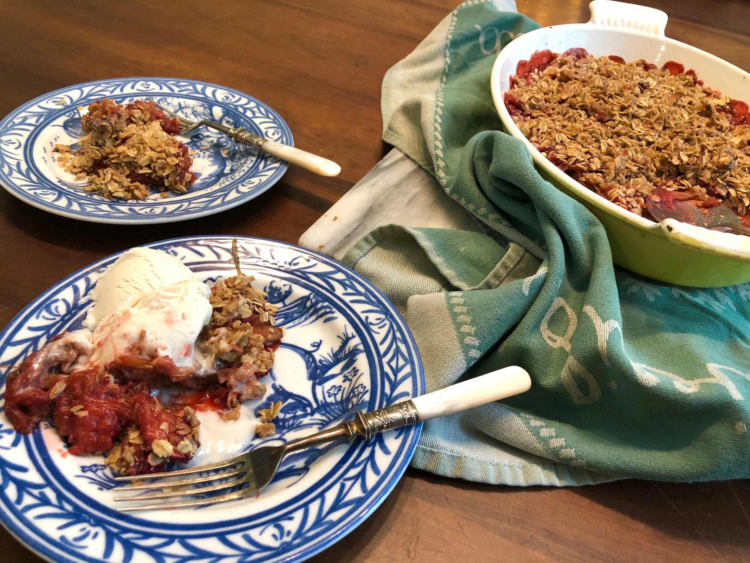 Strawberry Rhubarb Crumble