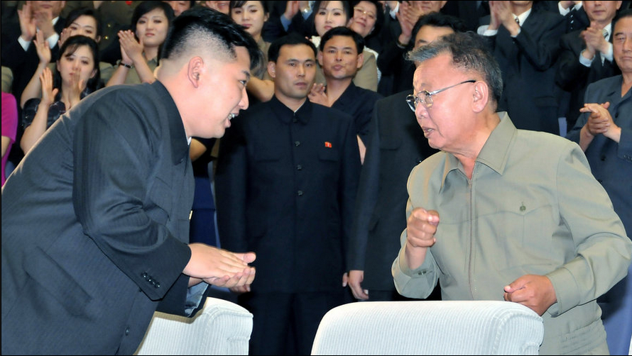 KJU uneasily confers with his father, Kim Jong Il. The man in the middle is KJU’s uncle.