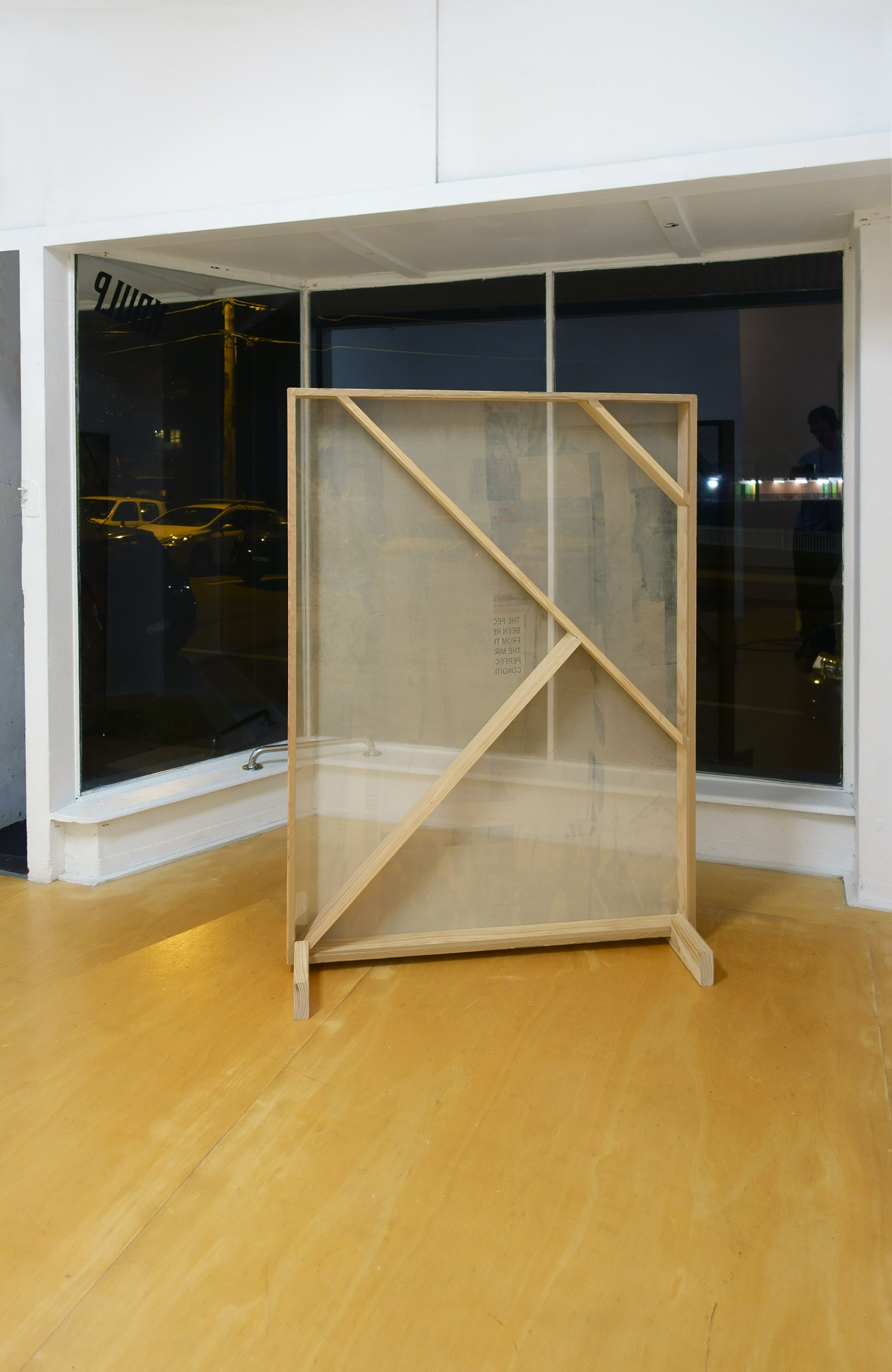 otoño at KNULP curated by Dylan Batty with Athena Thebus and Kalanjay Dhir Documentation courtesy of KNULP / Alex Gawronski