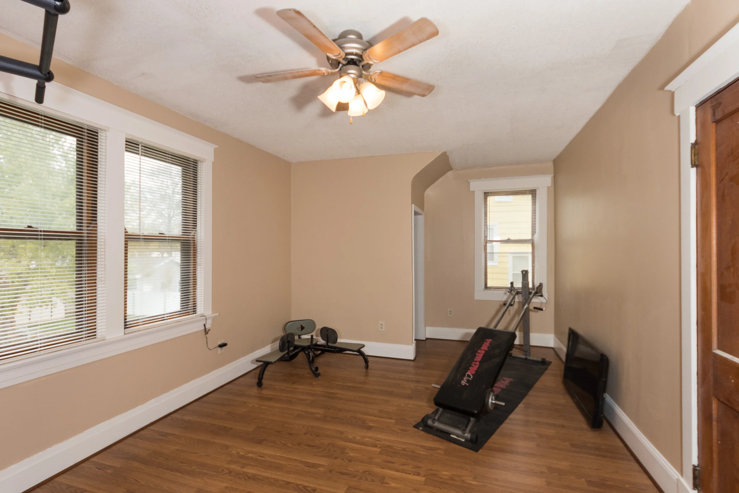 8265 Woodbine (12).jpg