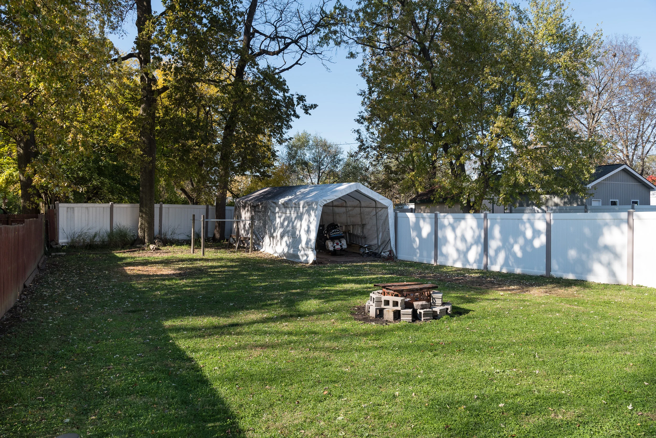 8265 Woodbine (15).jpg