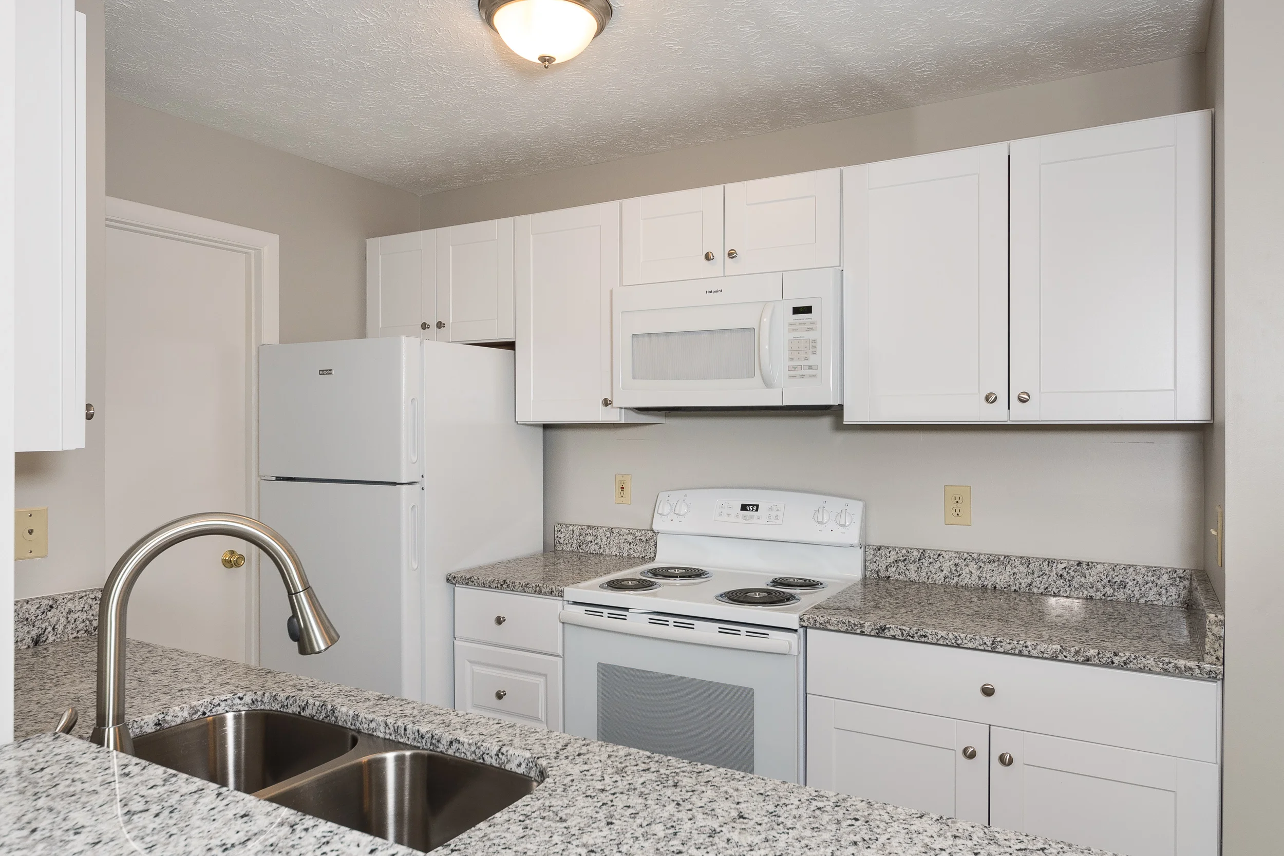 8846 Eagleview Interior (14).jpg
