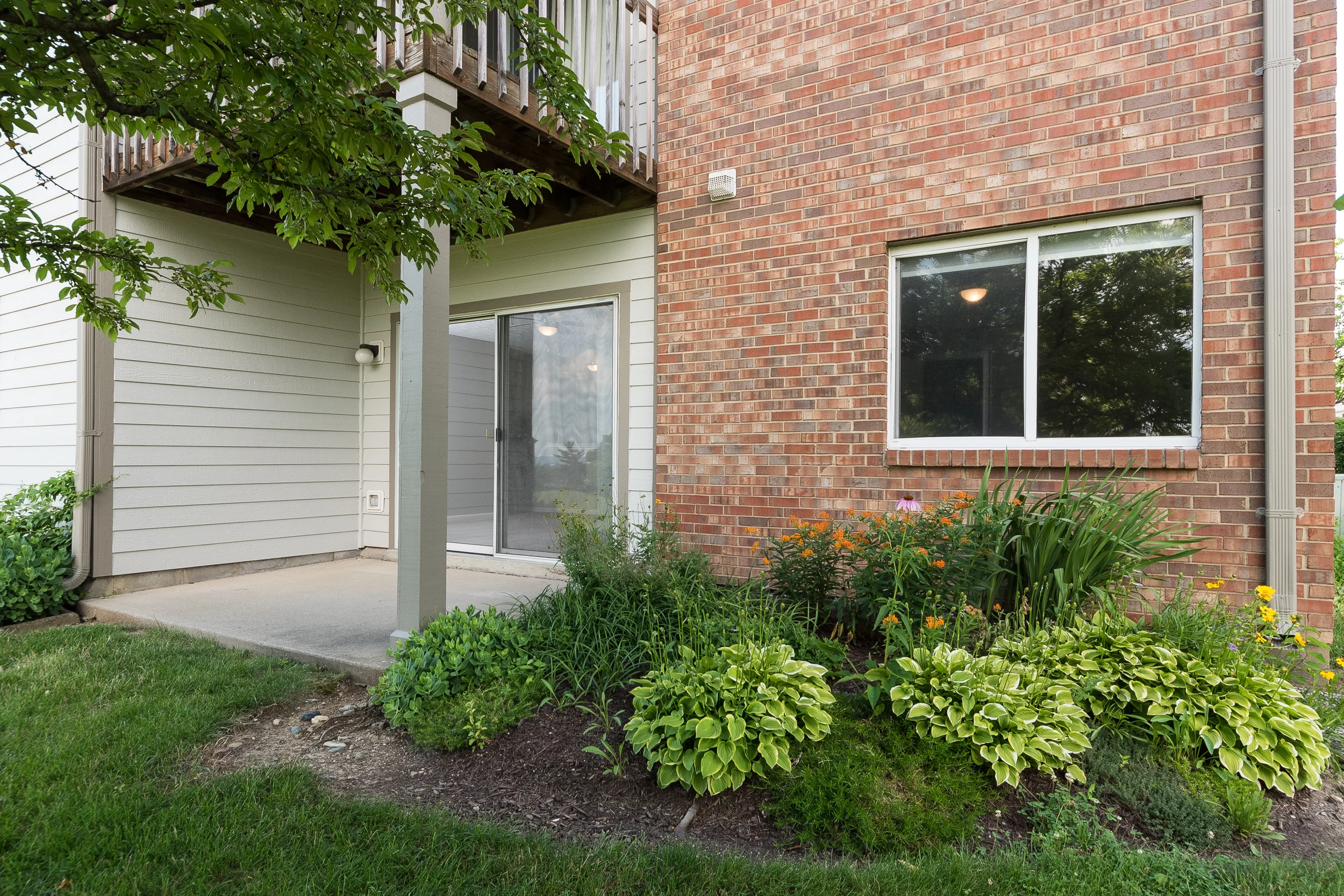 8846 Eagleview Exterior (4).jpg