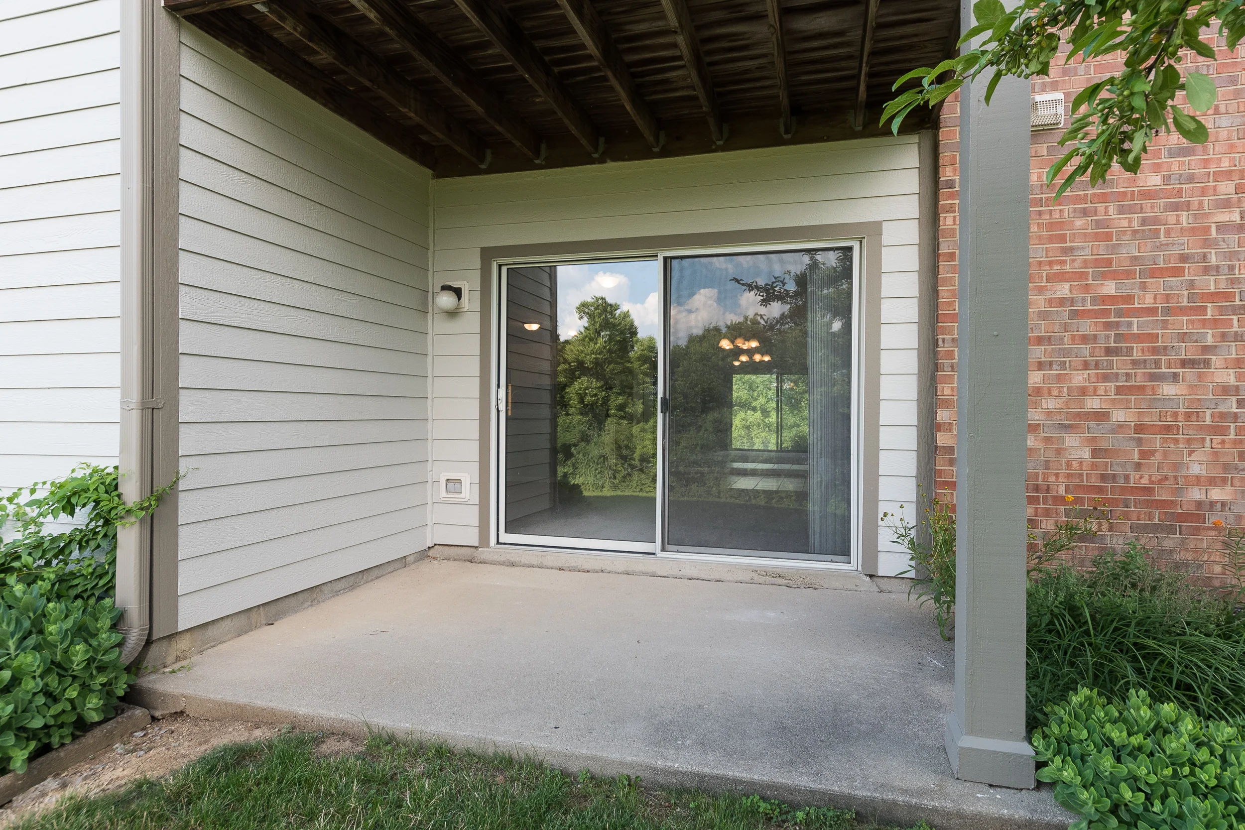 8846 Eagleview Exterior (6).jpg