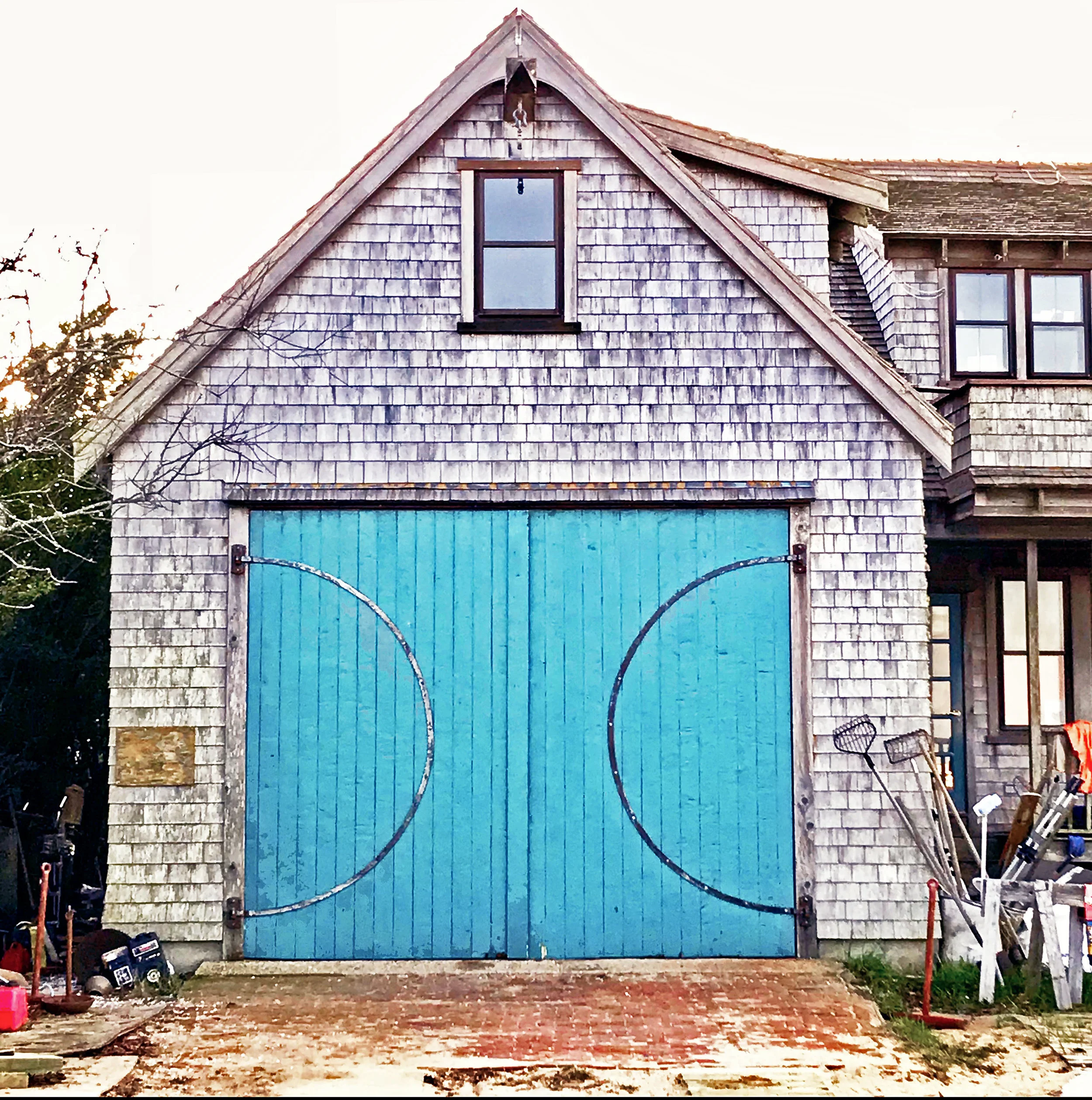 reinesloannantucketbluedoors.jpg