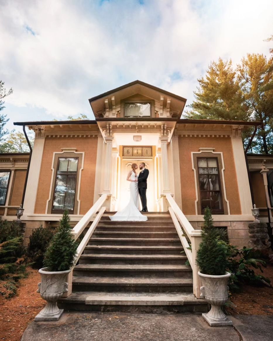 The Homestead 1854 is having an exclusive Open House on May 19th from 12-3pm! If you're in the hunt for a dreamy wedding venue, come check it out and say hi! I'll be there.

Feel free to reach out if you have any questions.

Venue: @thehomestead1854
