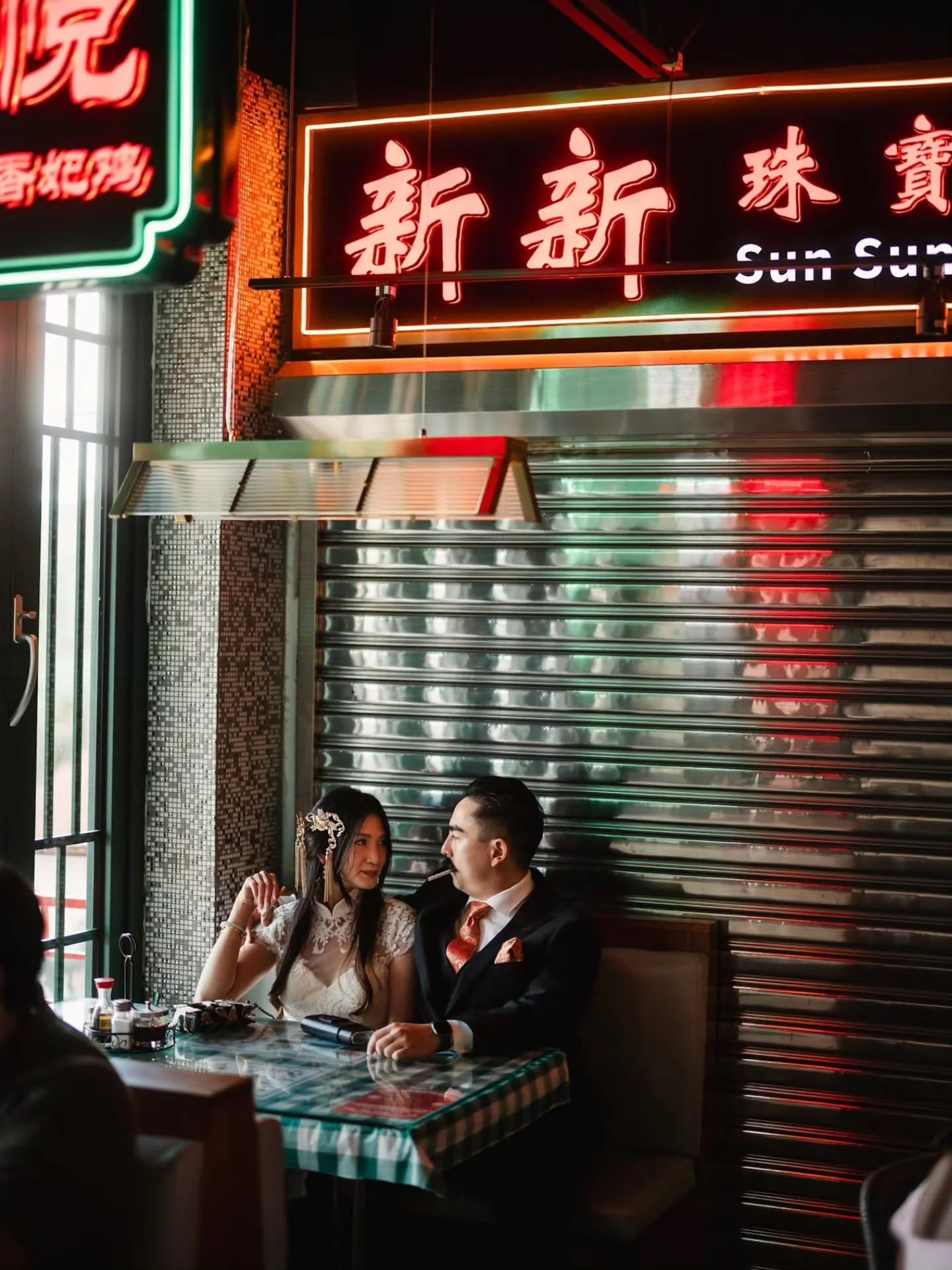 Unsaturated colors might be the current trend and I do my best to evolve over time, but you have to pry rich deep colors from my cold dead hands!!!

#weddingphotography #chinatown #chicago #chicagowedding #teamcanon #shotoncanon