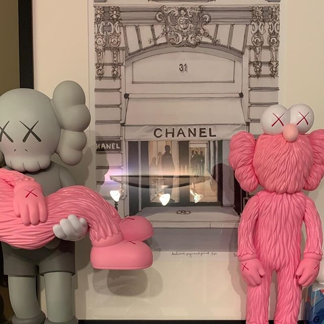 KAWS &amp; CHANNEL = What a wonderful combination!! #kawspink #kawsgone #kawsbff #channel #design #interiordesign #decor @kaws @kaws_archive