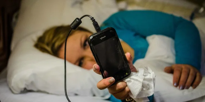 Smartphone and bedtime , by m01229 , under a CC-BY-2.0 licence
