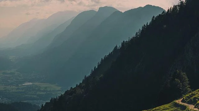 I'm always drawn to the scale of the mountains, especially when they form layers like these. What's your favourite mountain range? Shot in Austrian Alps, near Kufstein.
.⠀
.⠀
.⠀
.⠀
.⠀
.⠀
.⠀
.⠀
#visittirol #visitaustria #kufsteinerland #austrianalps #passionpassport #theweekoninstagram #beautifuldestinations #earth #artofvisuals #visualsofearth #folkscenery #stayandwander #earthoutdoors #travelphotography #visualscollective #earthpix #lifeofadventure #pathfinders #agameoftones #natgeotraveler #wildernessnation #lonelyplanet #fantastic_earth