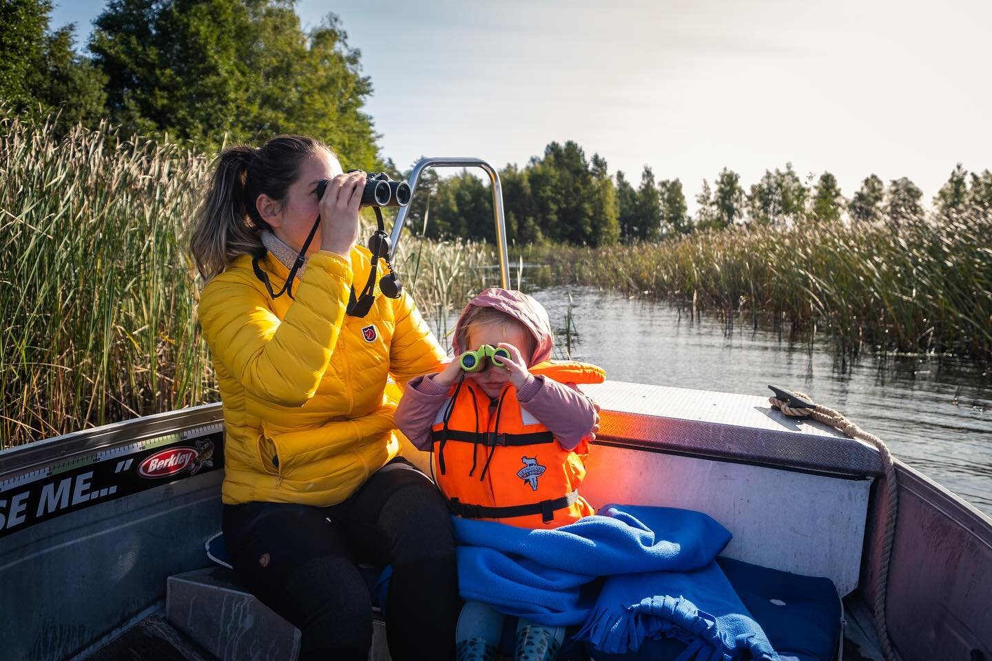 In 2020 mochten @veerlew, ik en Maeve een prachtige roadtrip maken door Zuid-Zweden 🇸🇪 

Het werd een intensieve maar onvergetelijke reis langs talloze meren, mooie steden, oog in oog met elanden en veel groen. Heel veel groen 🌱

Na een mooie onli