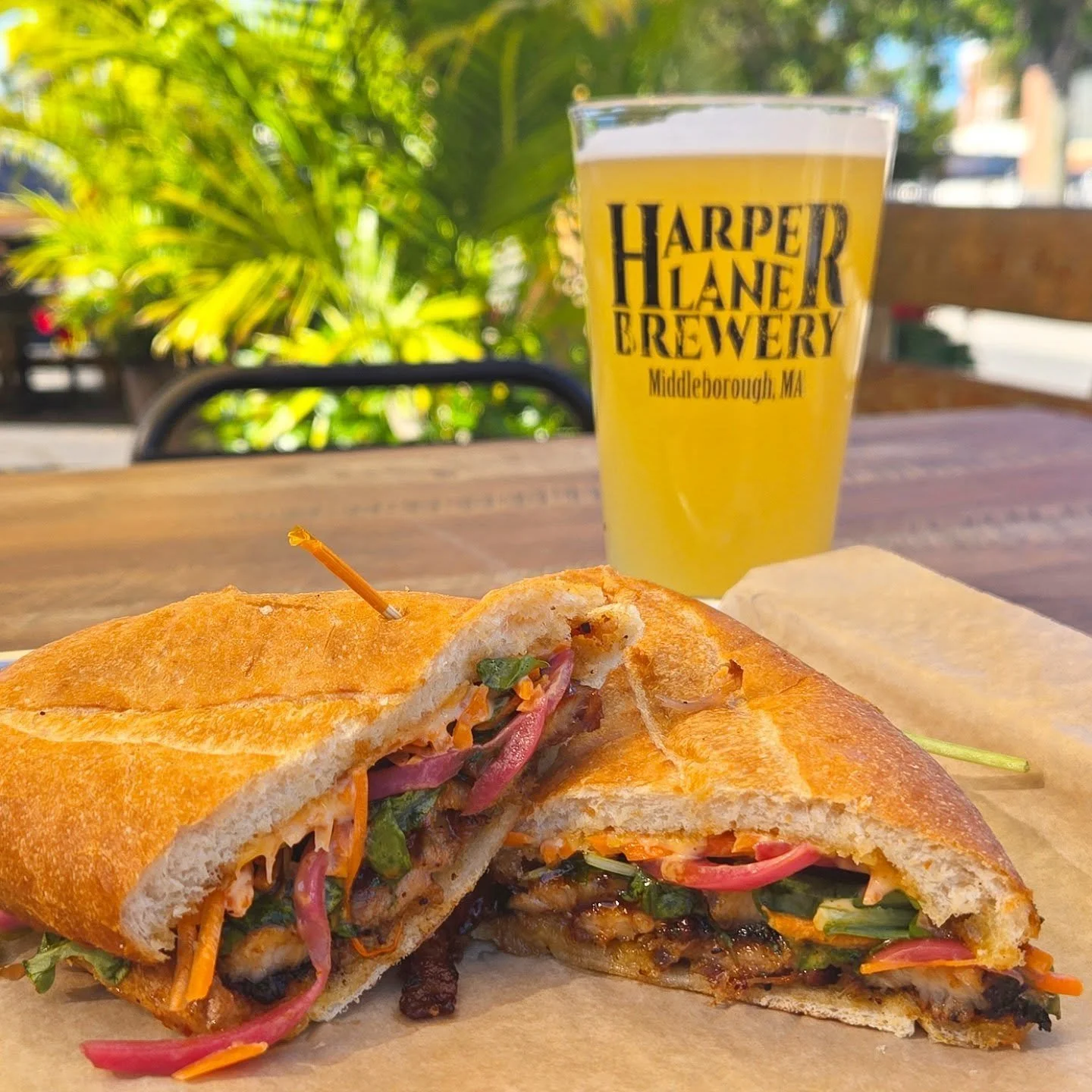 This Weeks Special from @homerootts!!

ASIAN BBQ PORK BELLY SANDWICH

Asian bbq glazed pork belly, arugula, carrots, pickled onions, scallions, sriracha mayo, toasted baquette

Beer Pairing- Lil' Cloud- 5.2%