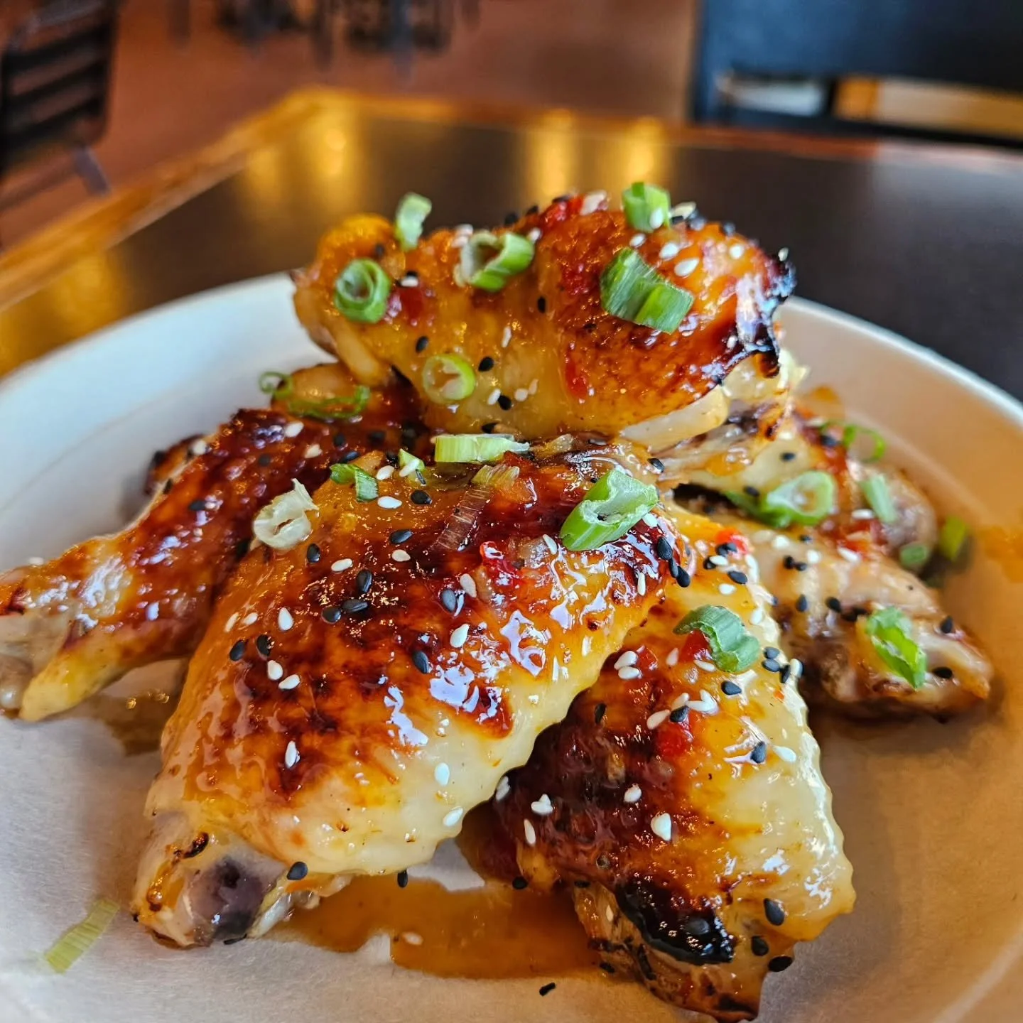 This weeks special from @homerootts!!

ASIAN CHILI CHICKEN WINGS

Beer brined chicken wings, sweet asian chili sauce, sesame seeds, scallions, choice of dipping sauce

Beer pairing- 

Speak Easy- 5.6%
Hoppy Red Ale