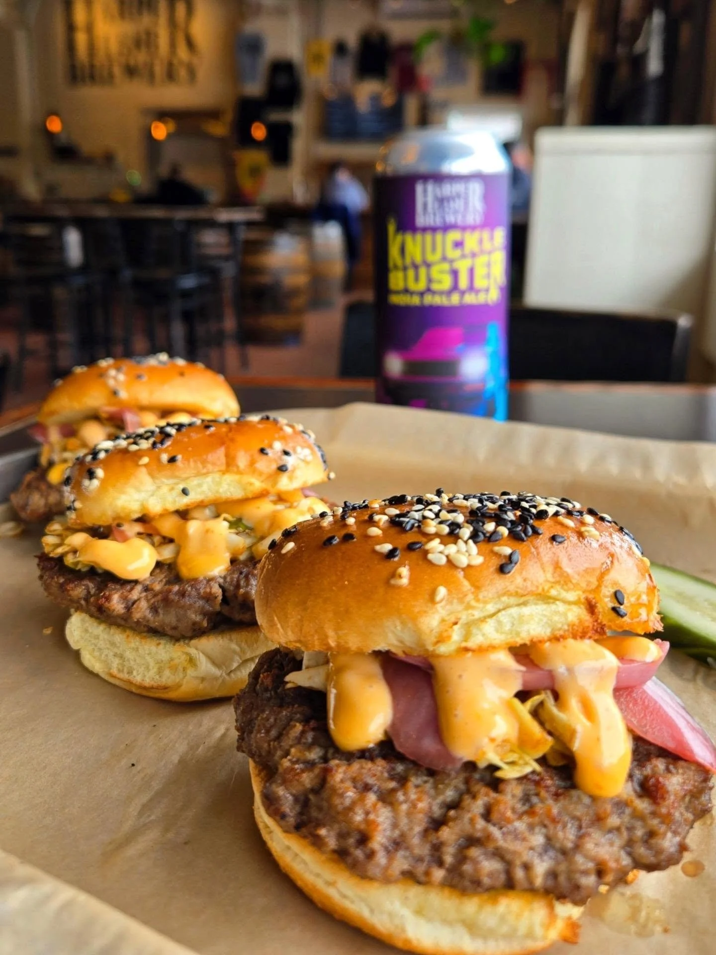 This Weeks Special from @homerootts!!

KOREAN BURGER SLIDERS
Burger sliders, Asian pickled vegetables, pickled onions, sriracha mayo, sesame toasted buns

Beer Pairing-
Knuckle Buster IPA- 5.1%