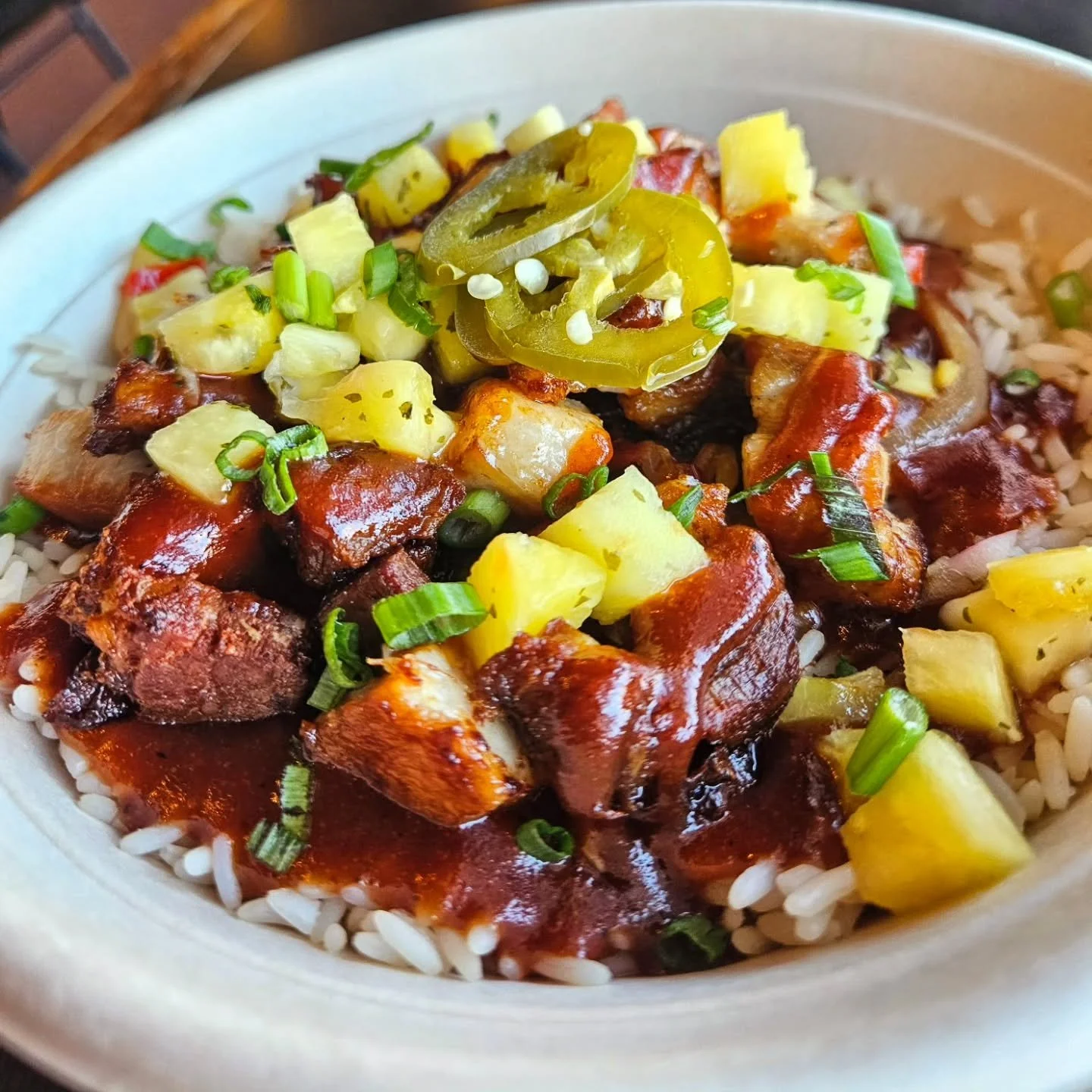 This Weeks Special From @homerootts!!

BBO PORK BELLY RICE BOWL

Rice, peppers and onions, pork belly, pineapple salsa, candied jalapenos, bbq sauce,scallions

Beer Pairing-

Lindworm- 4.8% (Munich Dunkel)