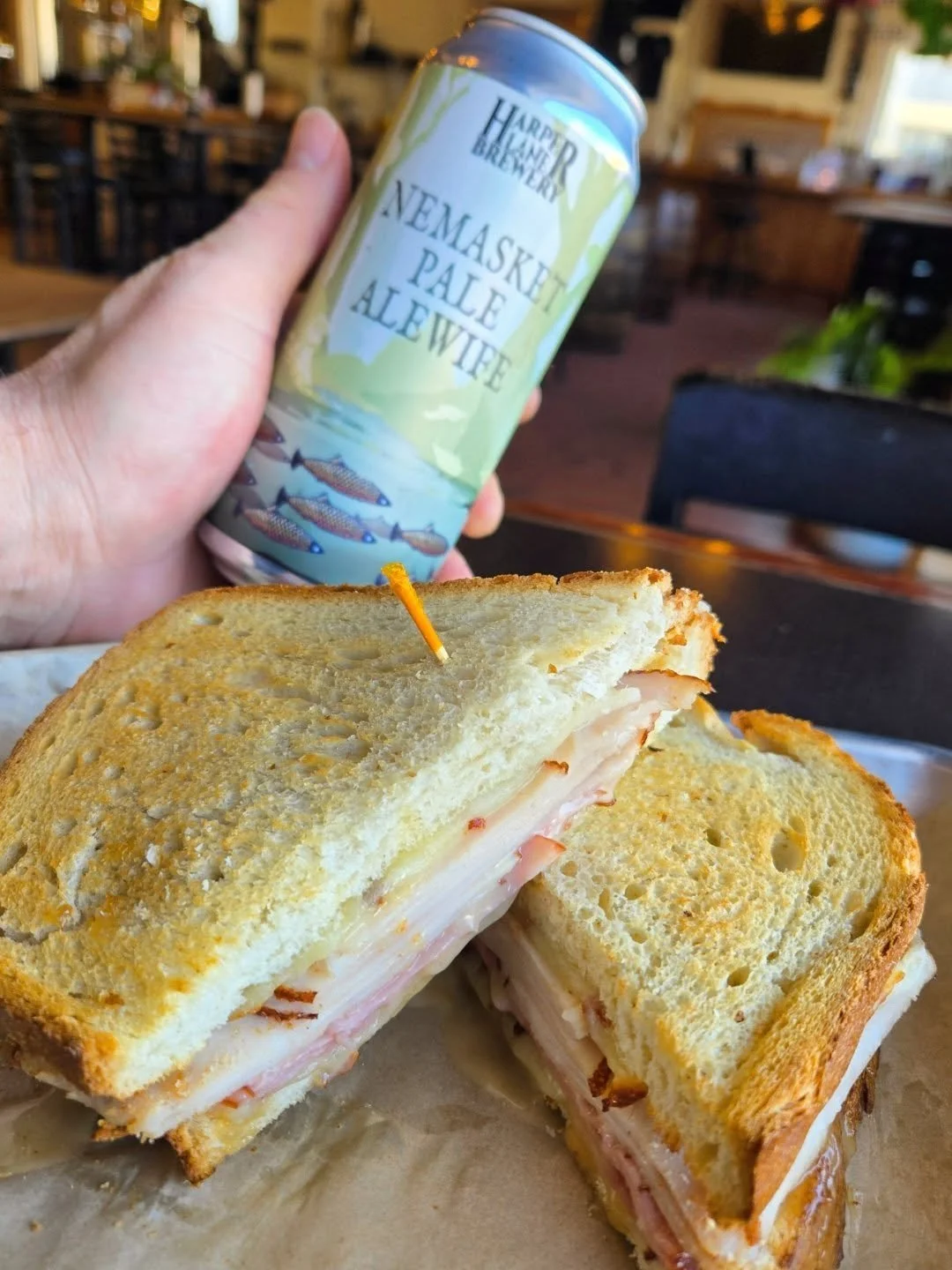 This Weeks Special from @homerootts!

HAM &amp; TURKEY MELT
Toasted sourdough, provolone cheese, bacon, ham, turkey, honey mustard

Beer- Nemasket Pale Alefwife- 5.5%