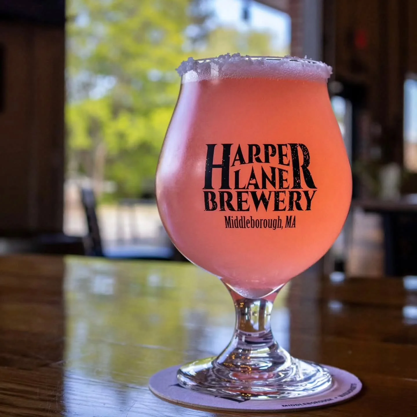 It's back!! 
Strawberry Margarita Hard Seltzer- 5%

Optional- Sugar or Salt rim

Let's celebrate Cinco De Mayo all week!!