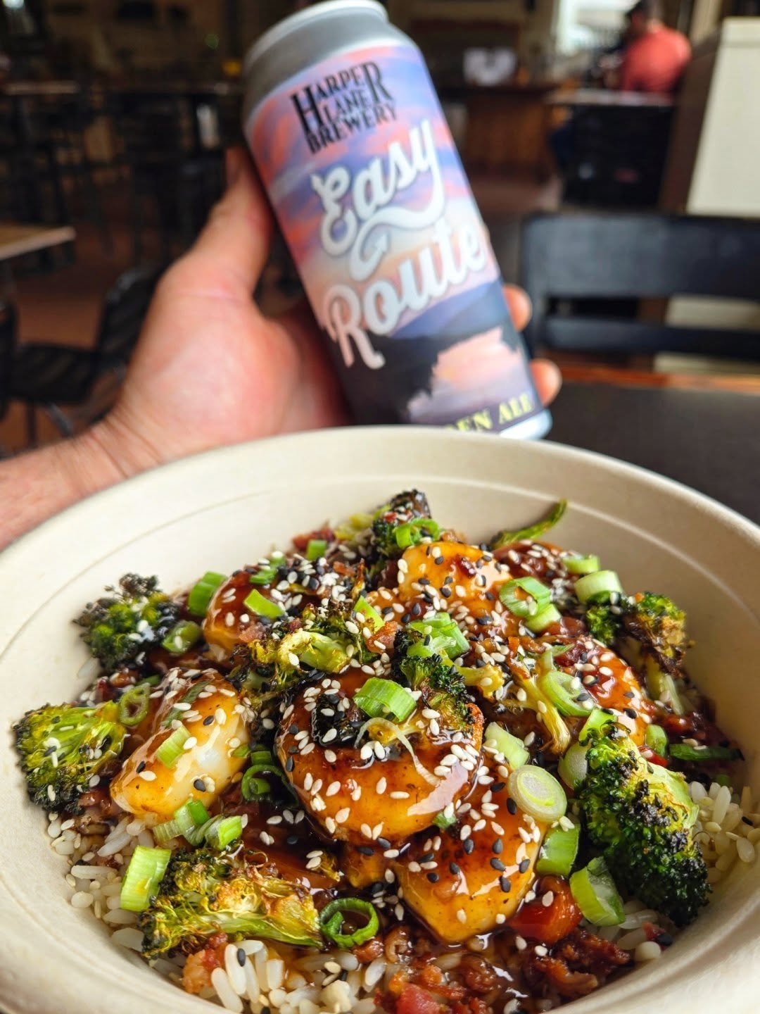 This Weeks Special from @homerootts!

BOURBON SHRIMP RICE BOWL

Rice, sauteed peppers and onions, shrimp, broccoli, crumbled bacon, bourbon sauce, scallions, sesame seeds.

Beer:
Easy Route-5% 
(Golden Ale)