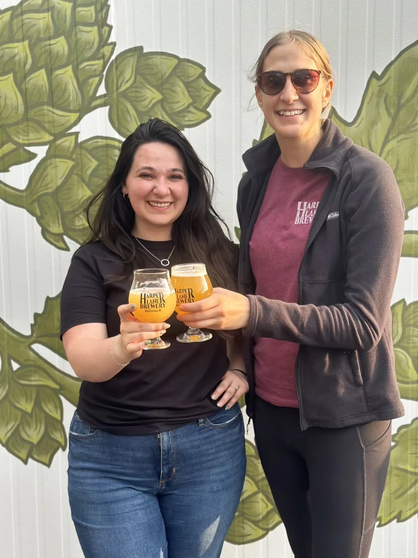 Friendly tip debate with the Sunday girls today! They are both getting married this year!! 🎉
 
Nicole in the Fall. 
Kiley in the Summer.

We're open today from 12-6pm! Sunday- 5/24

#sundayfunday #wedding #tips #summer #fall