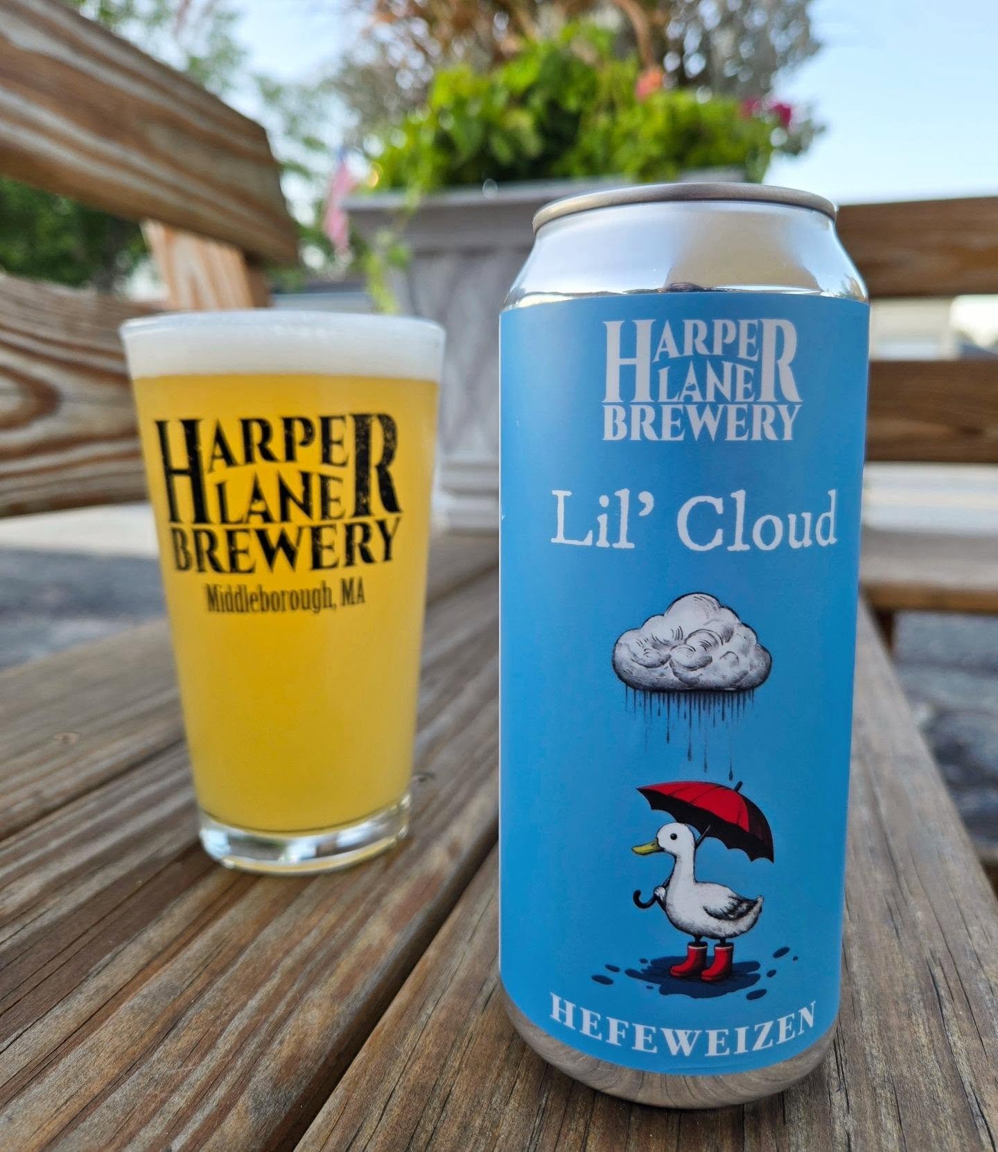 Lil' Cloud- 5.2%

Our Hefeweizen with zero fruit or spice added. The yeast provides nice flavors of banana and clove. 

Back on draft and cans to-go! 

Happy Sunday! 8/16.
We have @adoborepublic.us  here from 12-5pm!

#sundayfunday #hefeweizen #middl