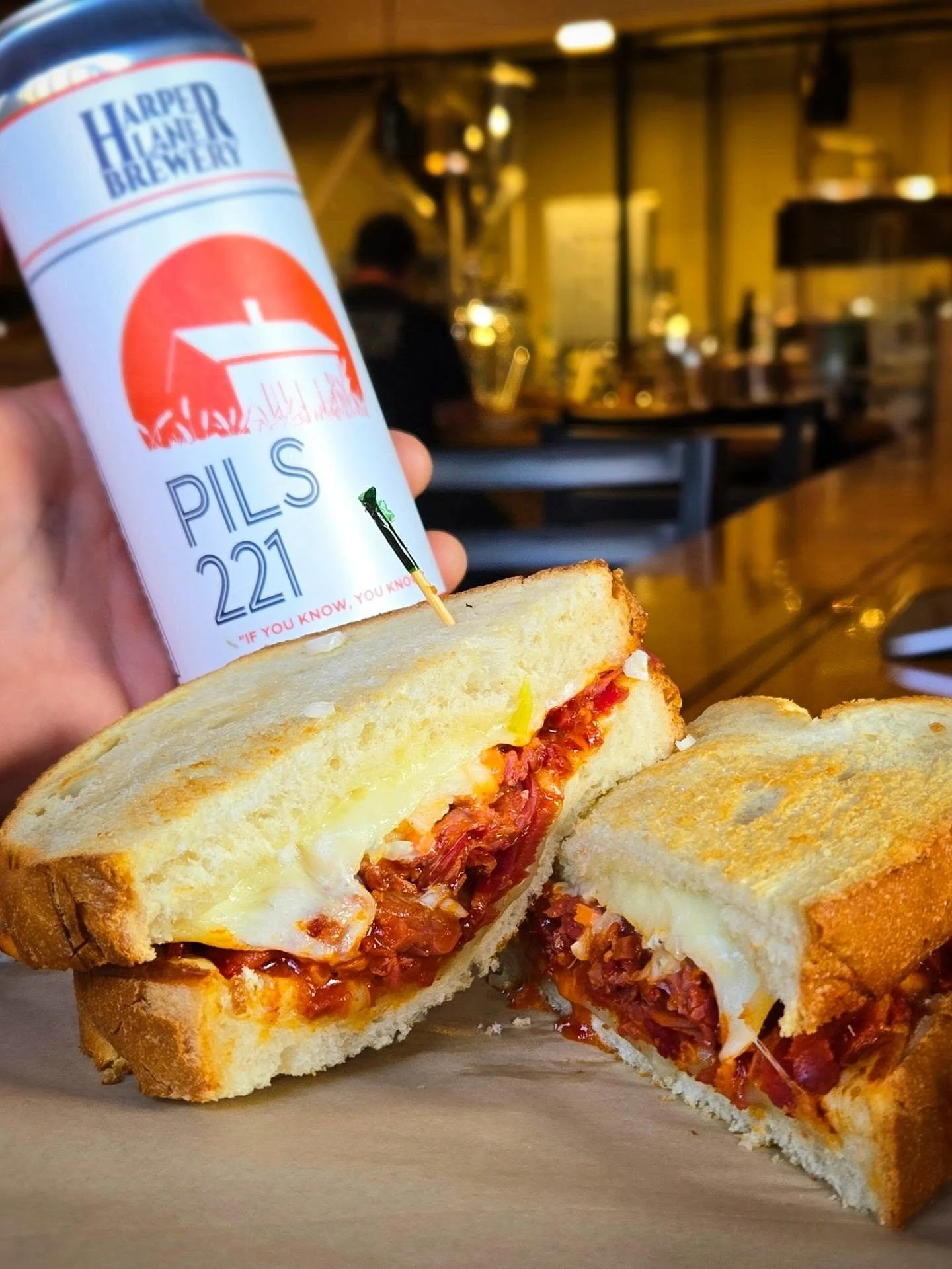 This weeks featured special from @homerootts! 

SPICY PASTRAMI SANDWICH 

Sourdough bread, provolone cheese, spicy hot sauced pastrami, blue cheese coleslaw.

Beer pairing:

Pils221- 5.4%
Our german pils, clean crisp, refreshing