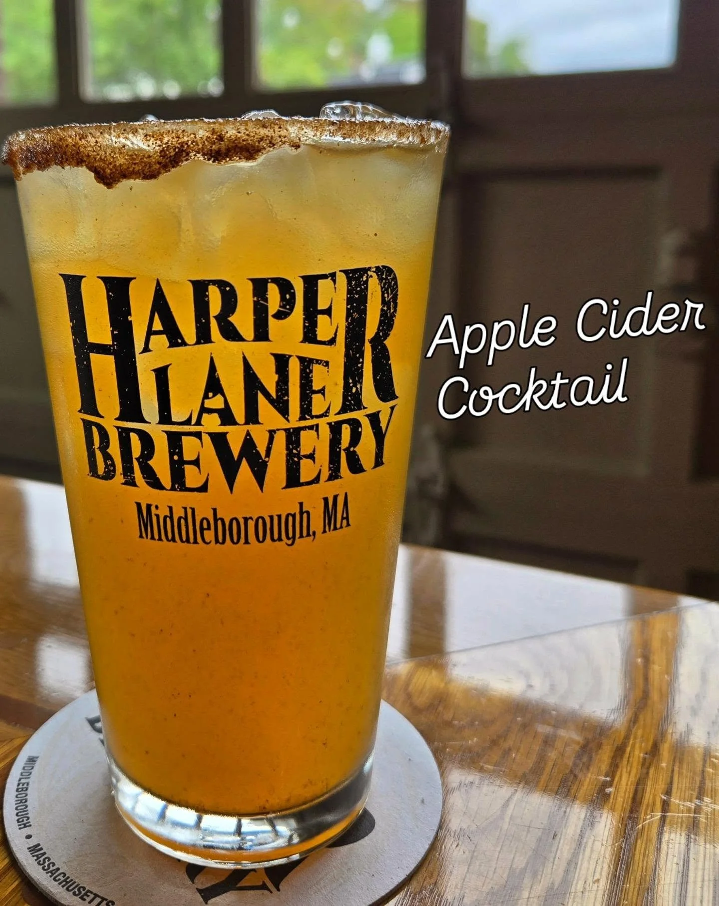 Have you had it yet?? Our Apple Cider Cocktail made with local fresh apple cider! 

Optional cinnamon sugar rim 👀

We're open today from 12-6pm! 🍻