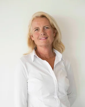 Marion De Jong (Erasmus University), an expert in radiopharmaceutical development and translational research, has agreed to give a joint key lecture with Thea Maina-Nock on “Theranostic Radiopeptides in Cancer: From bench to bed (part 1) and From bed back to bench (part 2).”
