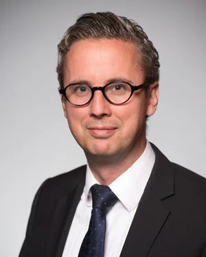 Nik Schaefer (University Hospital Lausanne) is a trained oncologist and nuclear physician who will give a lecture on "The Clinical Implementation of Radiometal-based Radiopharmaceuticals and the Current/Future Challenges."