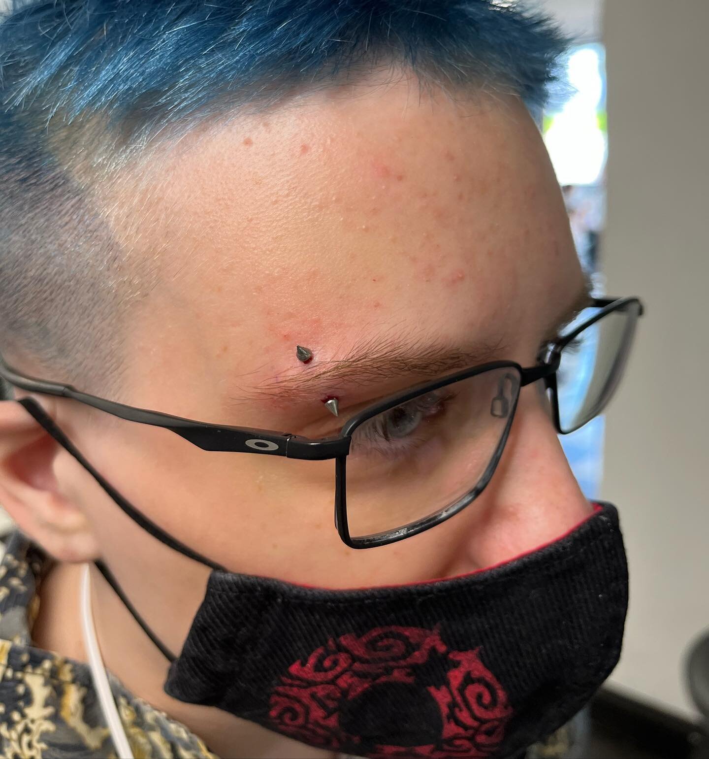 Super cool eyebrow piercing with spikes! #facialpiercing #eyebrowpiercing #fun #piercerlife @lolastattoos