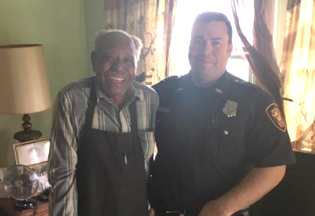 Fort Worth Police Officers & Strangers Buy 95-year-old Man New Air Conditioner