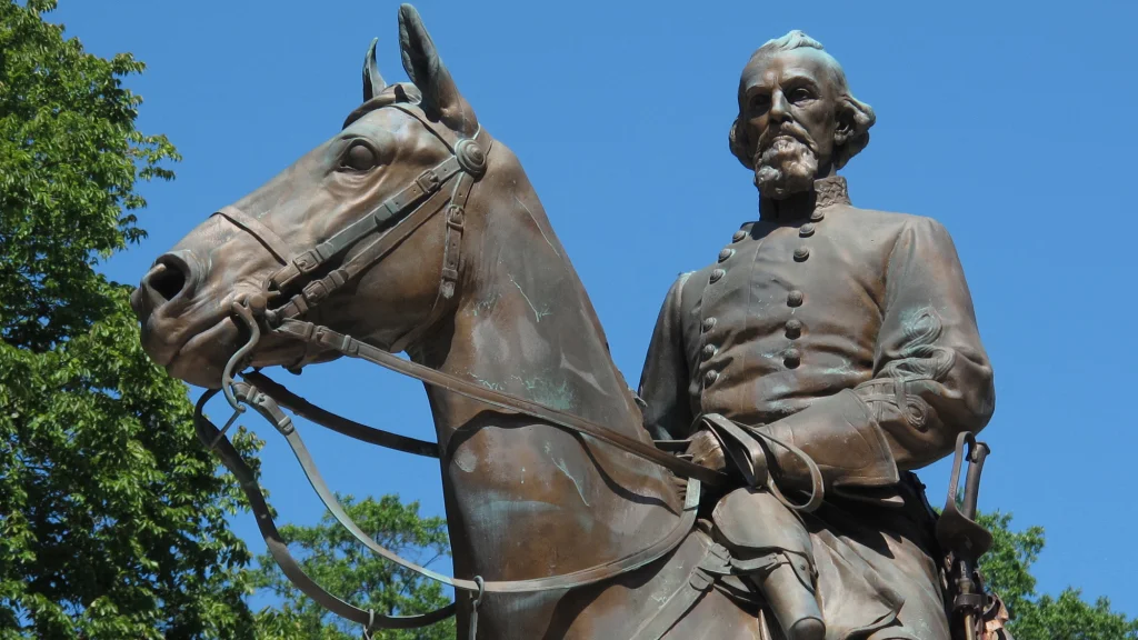 WATCH: City of Memphis Gets Rid of Two Confederate Statues 