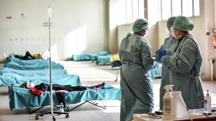The Extraordinary Decisions Facing Italian Doctors