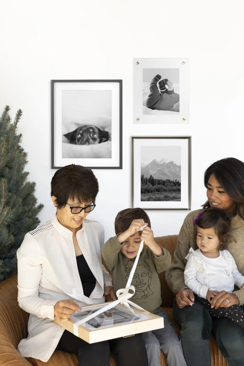 gallerywall-holiday-03.jpeg