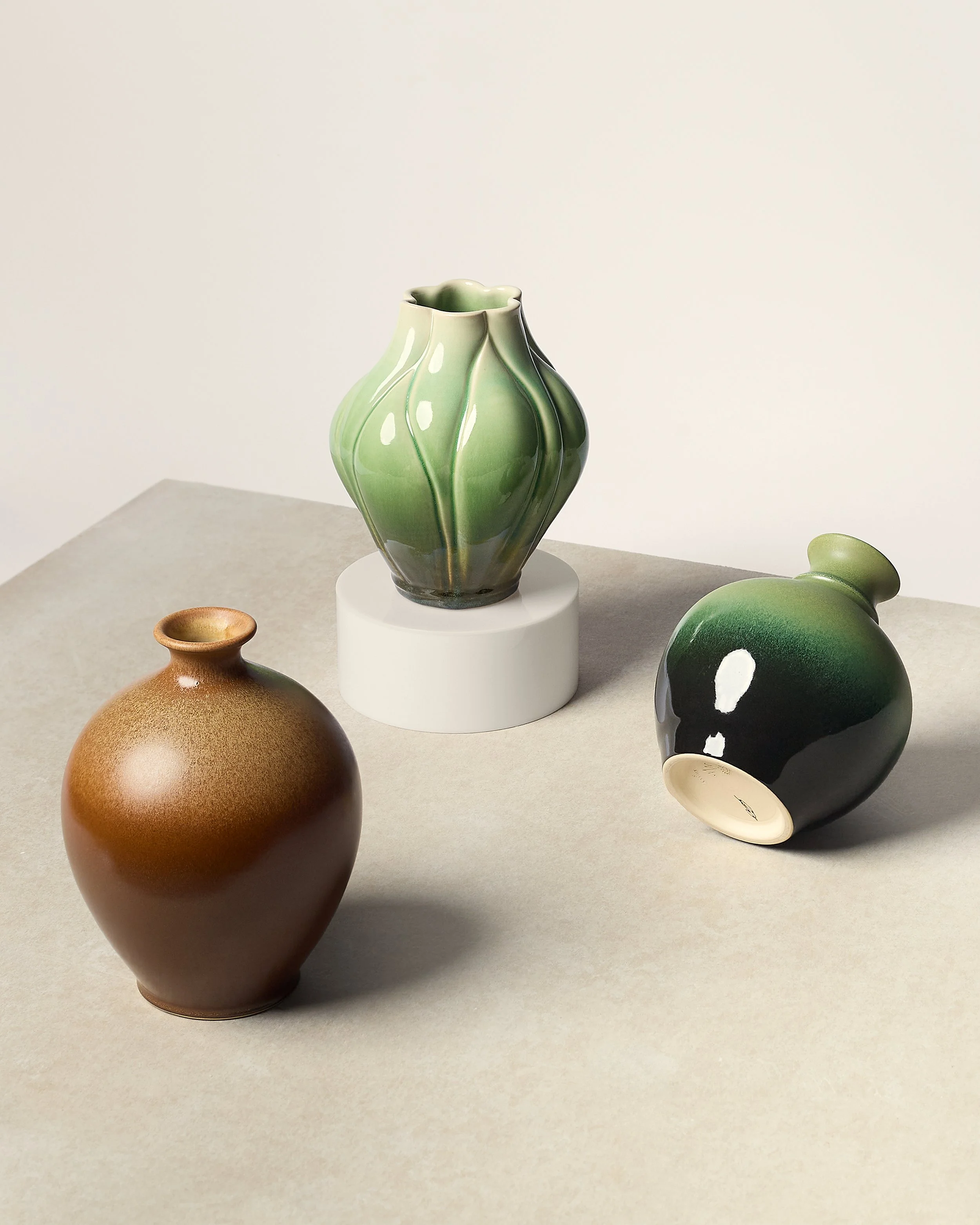 202508-HighGloss-Vase-2168 1.jpg