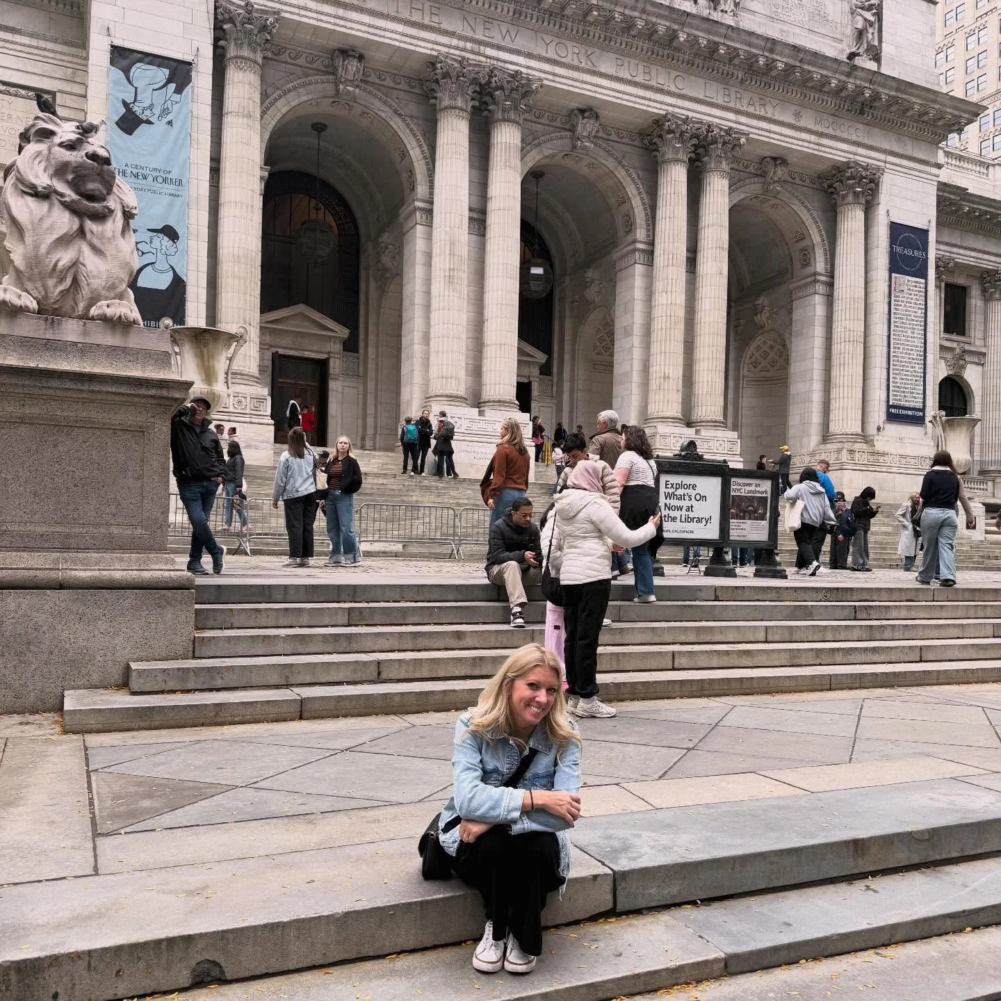 #authorapril26 Day 5: library or coffee shop to write?

Ok, so I didn&rsquo;t actually do any writing at this library&hellip;😂📚 But I definitely prefer to write at the library. I need quiet to write and our local library has a perfect spot by a sun