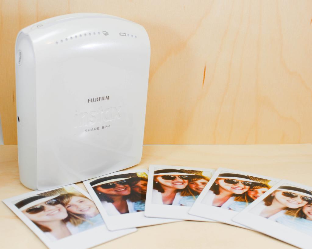 InstaxPhotoPrinter3of3_zps60a8f543.jpg