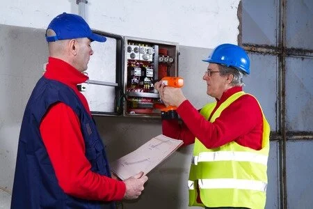 Architects and electricians must work together and neither can do the job of the other. I am not a vet or a vet tech, and the vet is not a behaviour consultant. We each have our own jobs and we must work together to help our clients succeed! Copyrig…