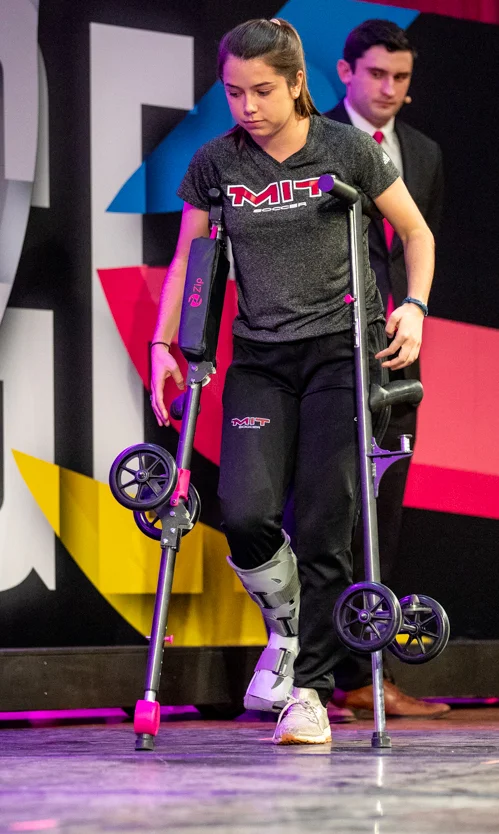 Transforming crutches - knee scooter