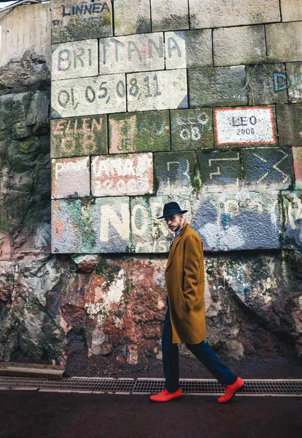 hat: BorsaLINo suitjacket & poloshirt: osCar JaCoBsoN pants: aCNe sTUDIos