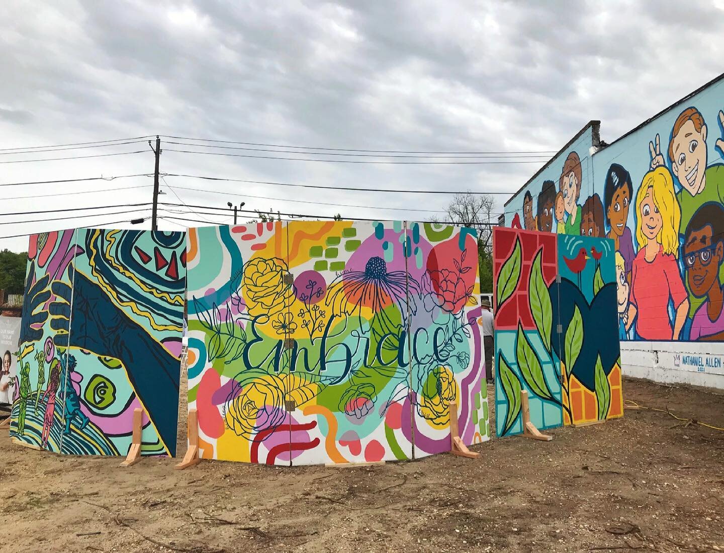 There are a total of SEVEN murals for @embracealkids ! @blankspacebham 
Left @kmkirkart
Middle @cahaburn 
Right @marygracetracy 
The Mobile, Birmingham, and Tuscaloosa community murals are on the other side (swipe for a screen recording of @embraceal