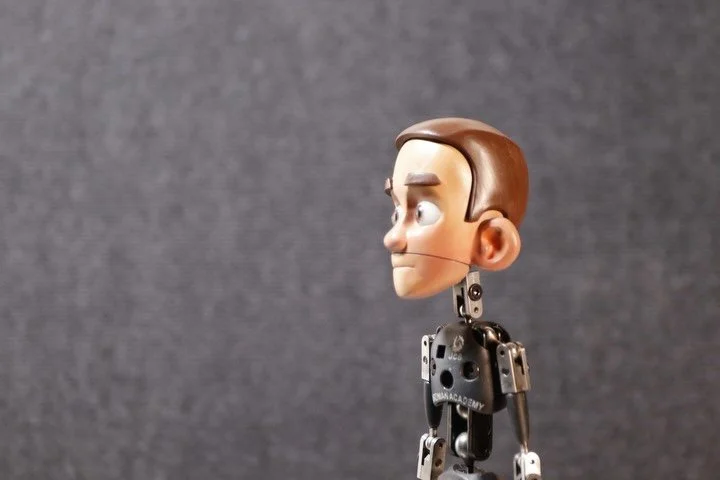 I&rsquo;ve been having a lot of fun practicing dialogue with replacement mouths, but I&rsquo;m definitely going to be hearing this audio in my sleep for a while! @aardmanacademy 

This @julianclarkstudios head kit was painted for me by the ever so ta