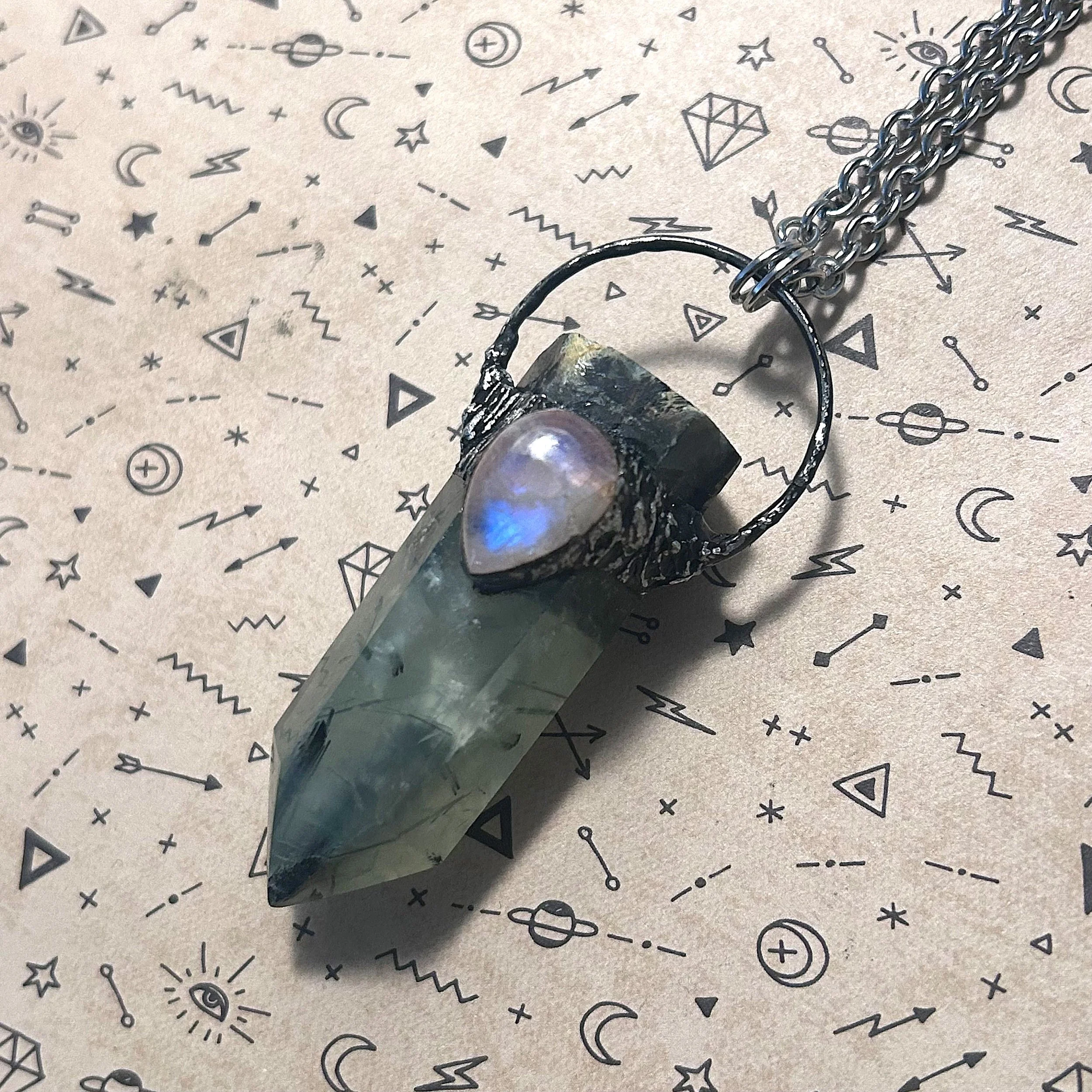 + grassy green knoll +