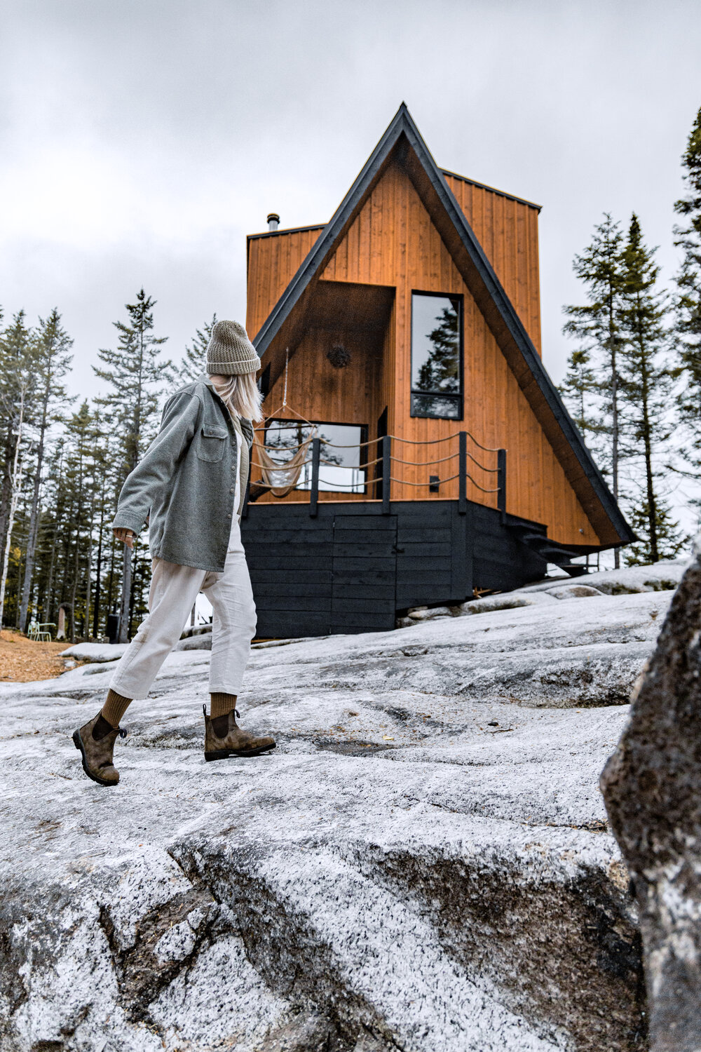 A-Frame cabin in Quebec (Charlevoix Region)with hammock and woman walking by