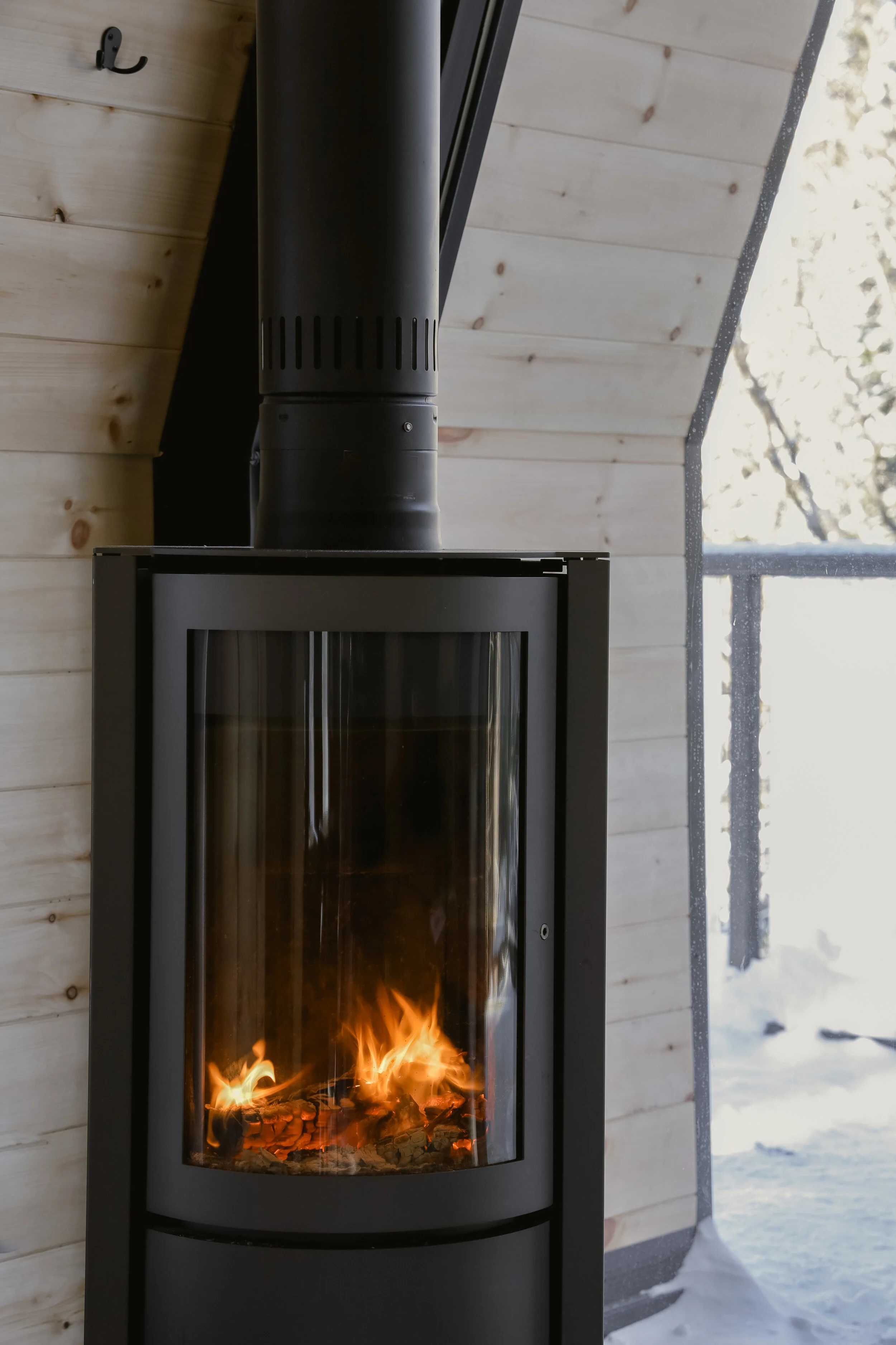  CABIN PHOTOGRAPHER BROOKE STEPHENSON [@FOUNDMYTHRILL] PHOTOGRAPHS A MODERN SKI CABIN, A-FRAME CABIN IN LAC BEAUPORT, QUEBEC CANADA. CLICK THE LINK TO SEE THE FULL PHOTO SET BELOW! All images copyright  2020 Brooke Stephenson 
