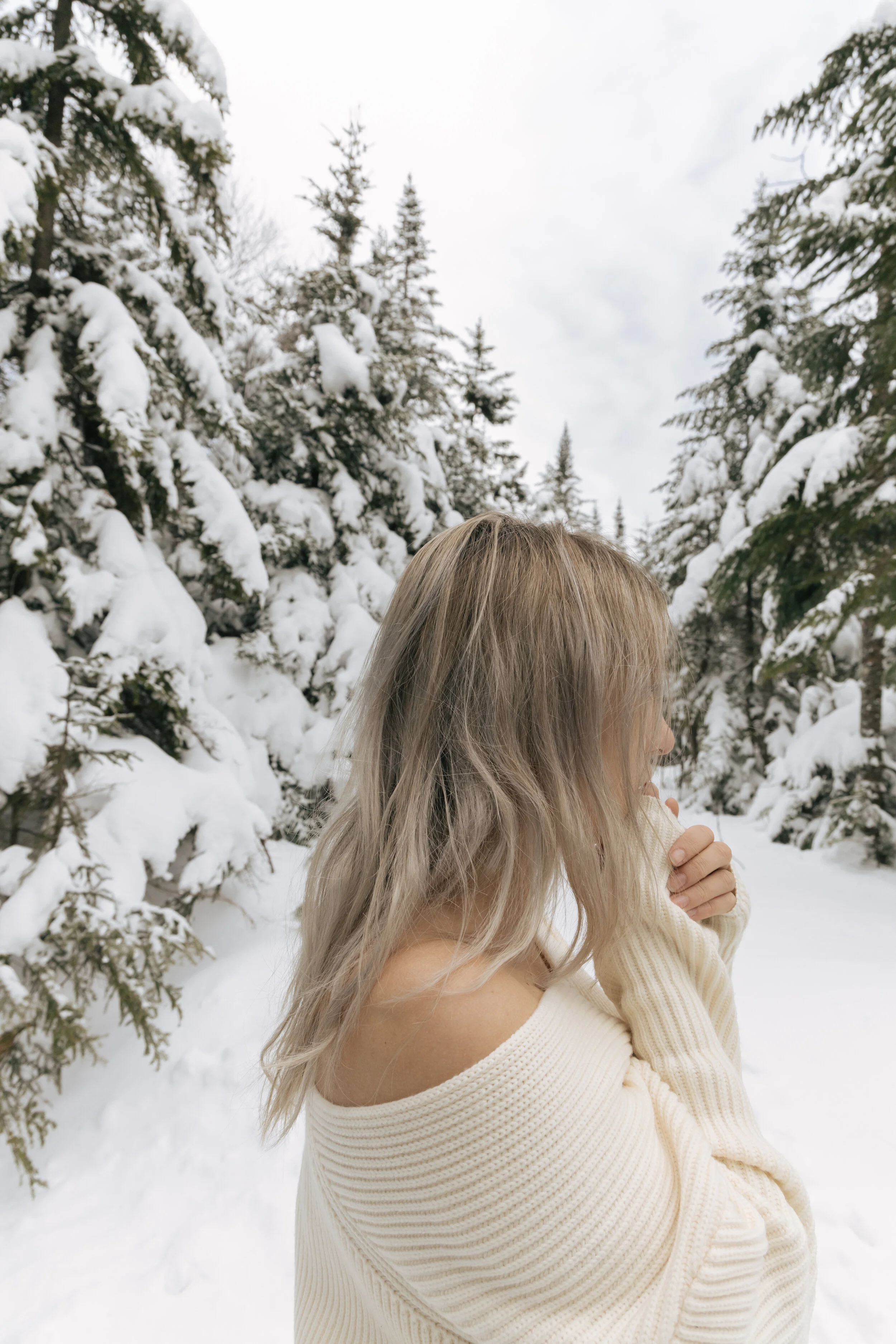  CABIN PHOTOGRAPHER BROOKE STEPHENSON [ @FOUNDMYTHRILL]  PHOTOGRAPHS A MODERN SKI CABIN, A-FRAME CABIN IN LAC BEAUPORT, QUEBEC CANADA. CLICK THE LINK TO SEE THE FULL PHOTO SET BELOW! All images copyright  2020 Brooke Stephenson 